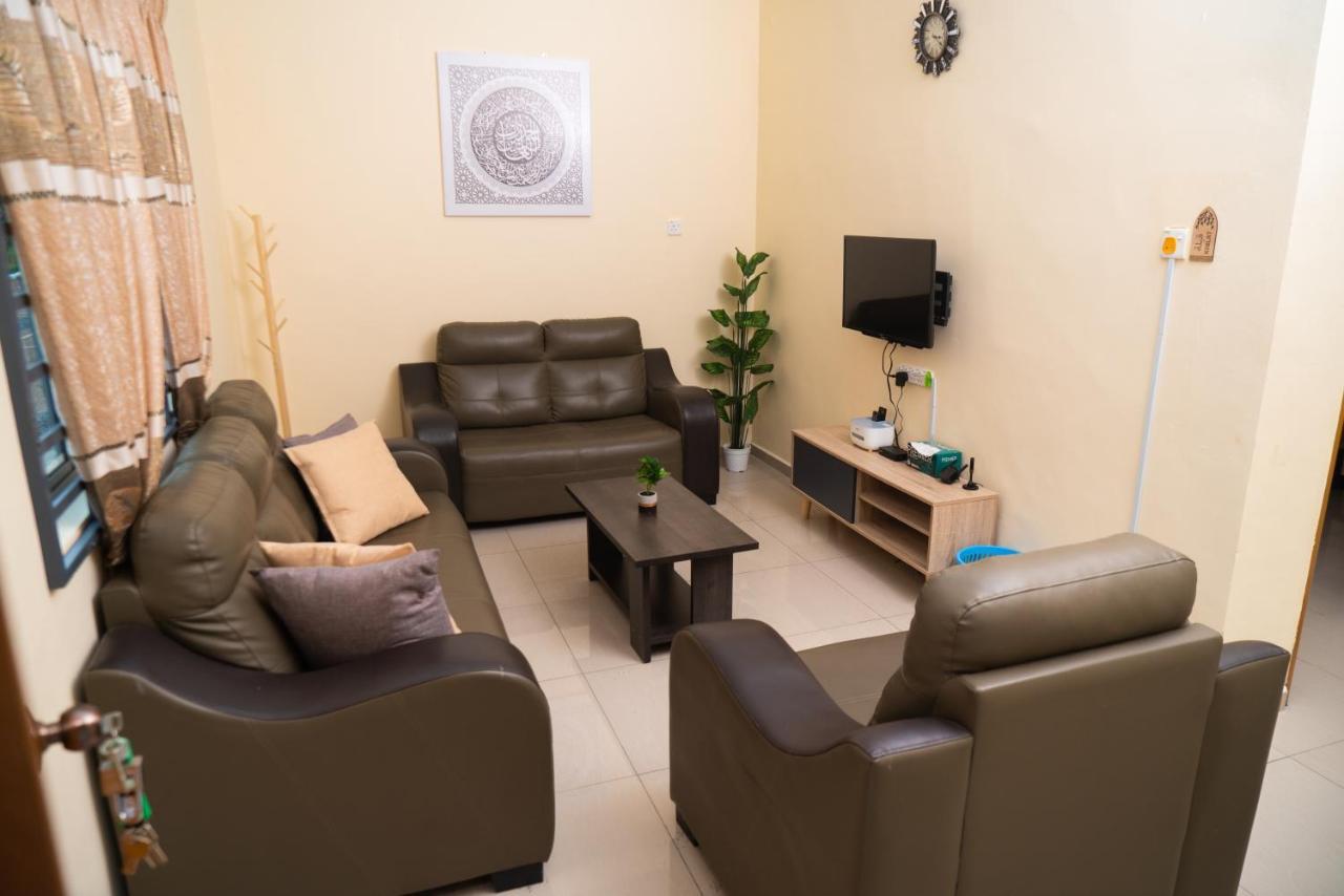 Adorable 3-Bedroom Home With Pool, Wi-Fi And Bbq Rembau Екстер'єр фото