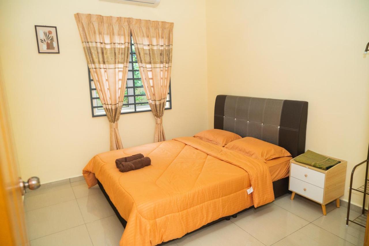 Adorable 3-Bedroom Home With Pool, Wi-Fi And Bbq Rembau Екстер'єр фото