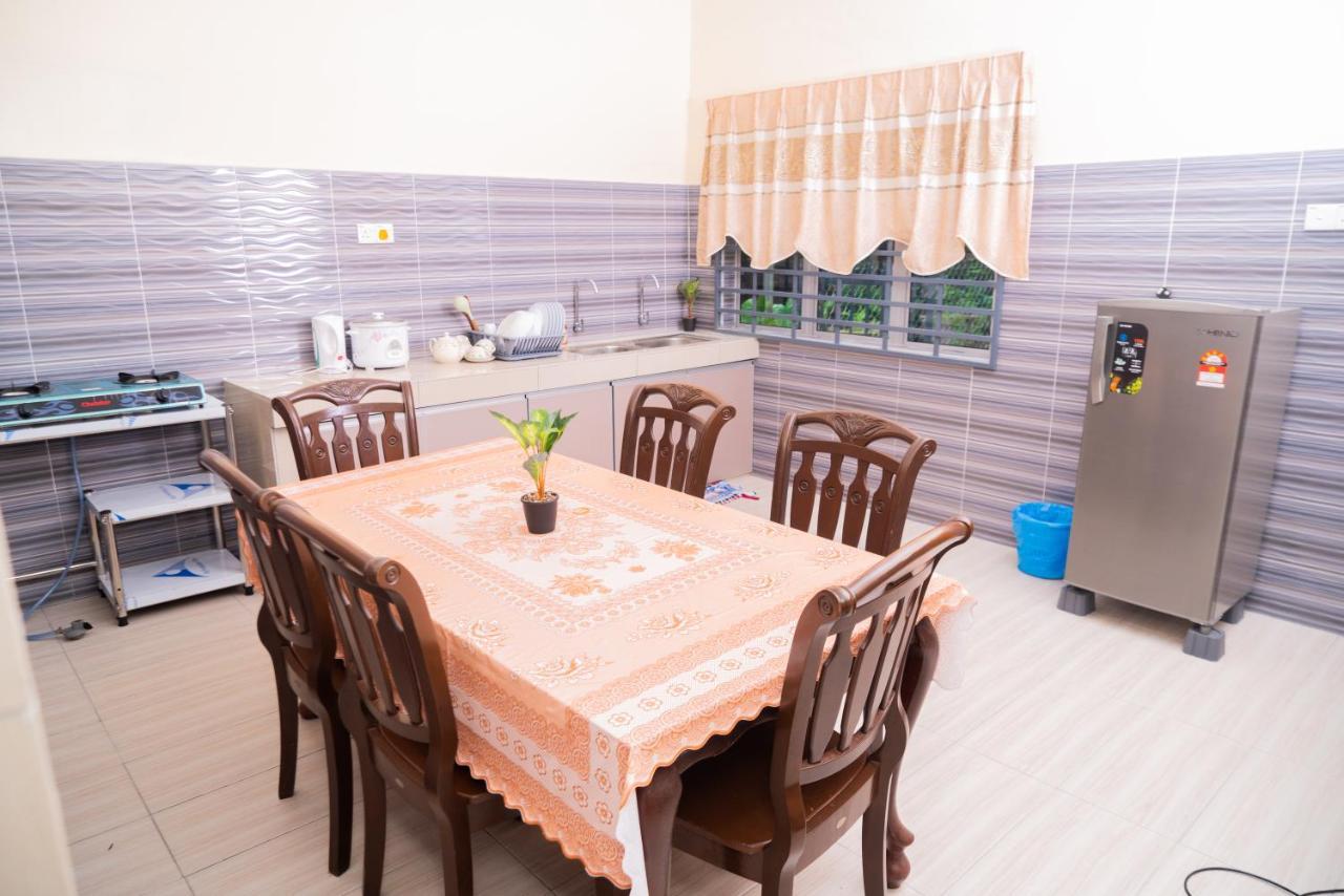 Adorable 3-Bedroom Home With Pool, Wi-Fi And Bbq Rembau Екстер'єр фото