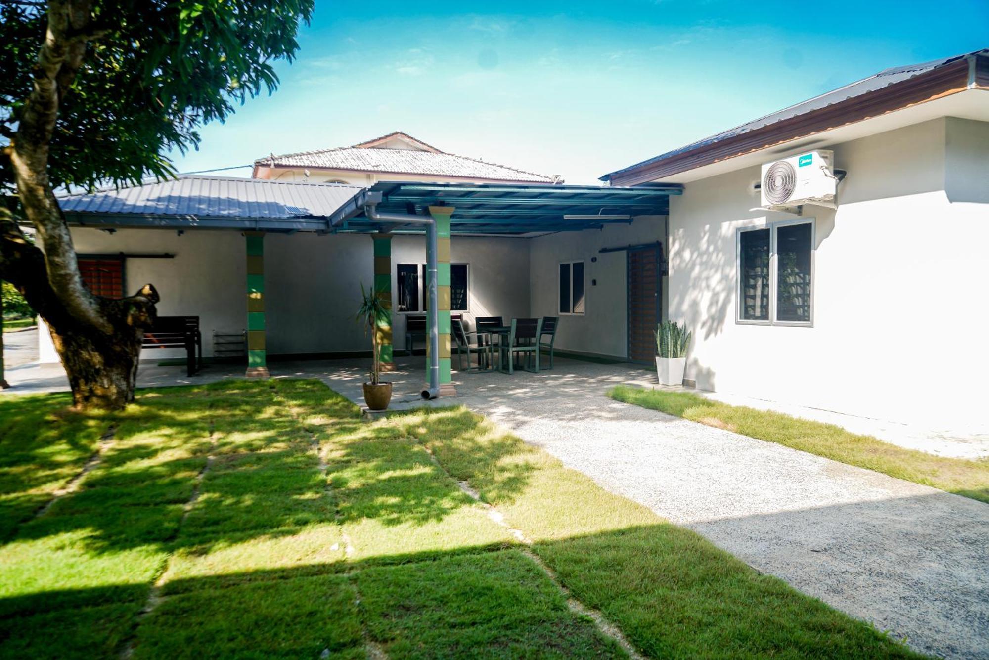 Adorable 3-Bedroom Home With Pool, Wi-Fi And Bbq Rembau Екстер'єр фото